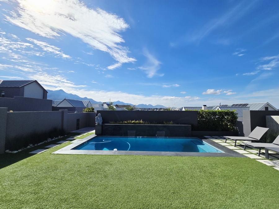4 Bedroom Property for Sale in Kingswood Golf Estate Western Cape